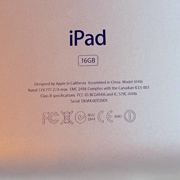 Apple IPad 3 Model: FD328 C/A in White with Case and Power Cable - Picture 3 of 5